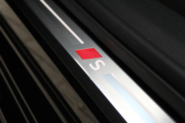 Audi A6 Avant 2.0 e-Hybrid Quattro S-Line | Achteras besturing | Alcantara/Leder | Zwenkbare Trekhaak | 360 | Nieuw