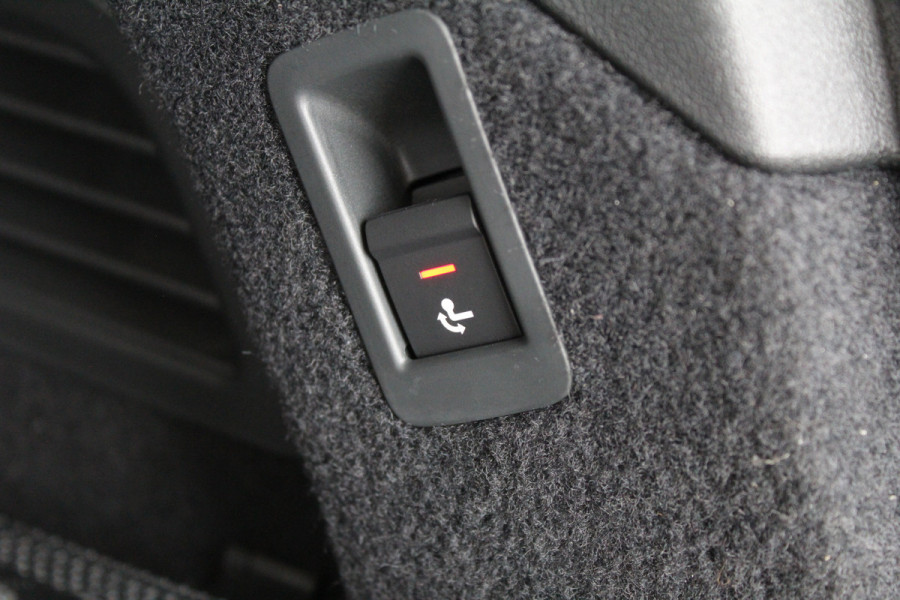 Audi A6 Avant 2.0 e-Hybrid Quattro S-Line | Achteras besturing | Alcantara/Leder | Zwenkbare Trekhaak | 360 | Nieuw