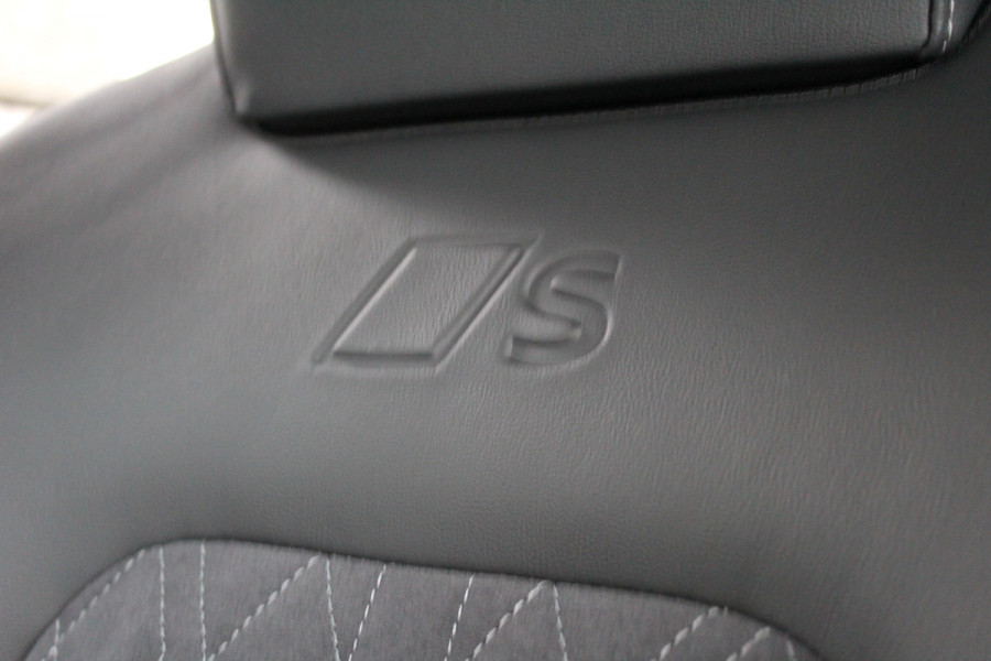 Audi A6 Avant 2.0 e-Hybrid Quattro S-Line | Achteras besturing | Alcantara/Leder | Zwenkbare Trekhaak | 360 | Nieuw