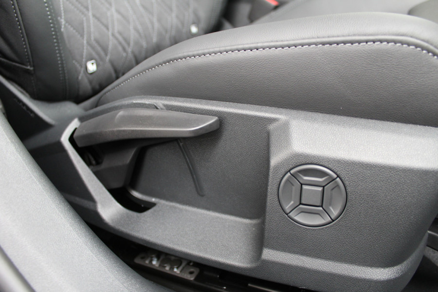 Audi A6 Avant 2.0 e-Hybrid Quattro S-Line | Achteras besturing | Alcantara/Leder | Zwenkbare Trekhaak | 360 | Nieuw