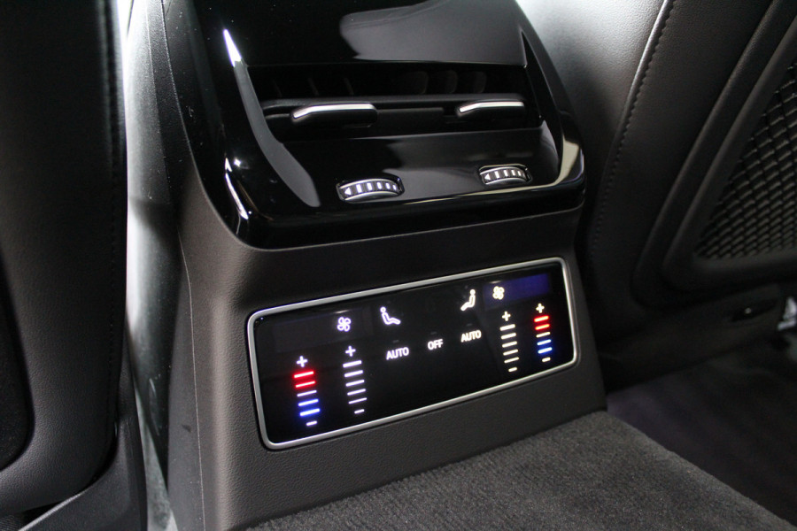 Audi A6 Avant 2.0 e-Hybrid Quattro S-Line | Achteras besturing | Alcantara/Leder | Zwenkbare Trekhaak | 360 | Nieuw