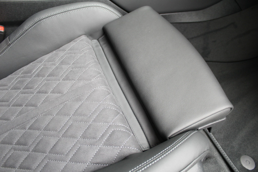 Audi A6 Avant 2.0 e-Hybrid Quattro S-Line | Achteras besturing | Alcantara/Leder | Zwenkbare Trekhaak | 360 | Nieuw