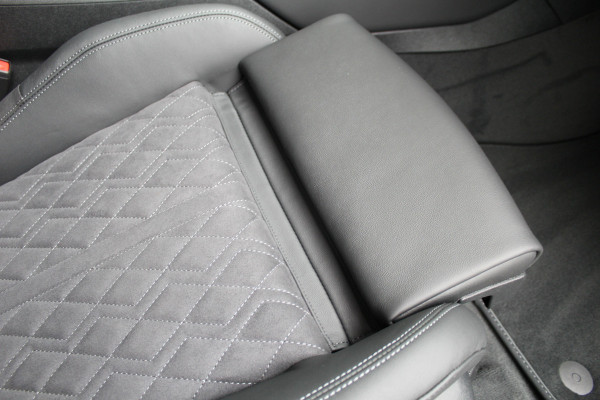 Audi A6 Avant 2.0 e-Hybrid Quattro S-Line | Achteras besturing | Alcantara/Leder | Zwenkbare Trekhaak | 360 | Nieuw