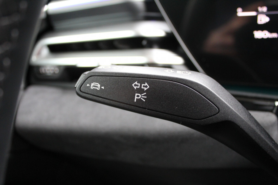 Audi A6 Avant 2.0 e-Hybrid Quattro S-Line | Achteras besturing | Alcantara/Leder | Zwenkbare Trekhaak | 360 | Nieuw