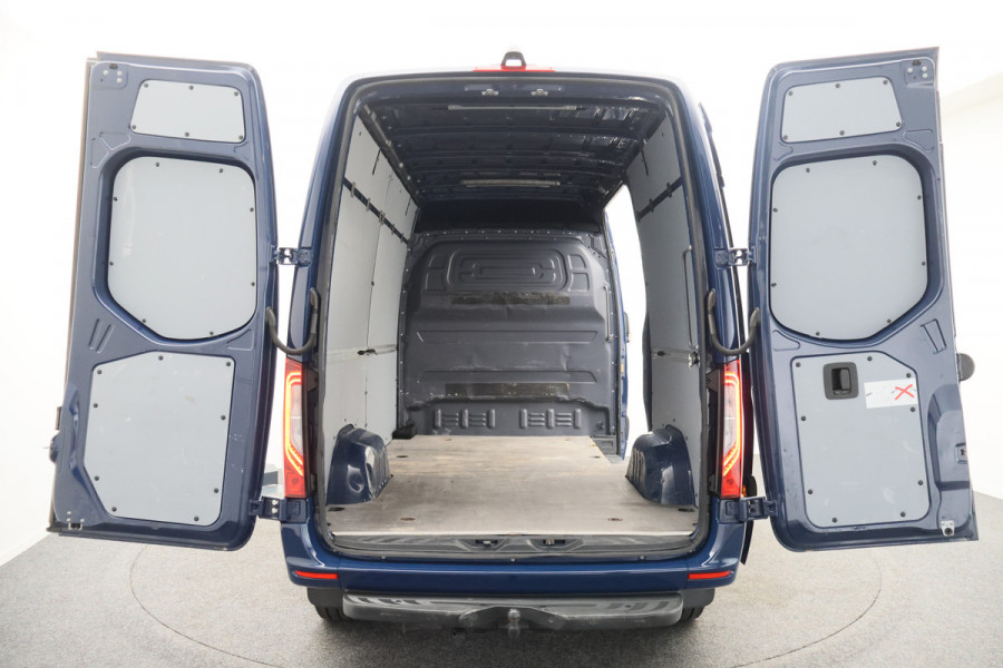 Mercedes-Benz Sprinter 319 3.0 CDI V6 Automaat L2H2 Leer, 3-Zits, LED, Camera, ACC, Airco, Rijstrooksensor, Trekhaak, 18''