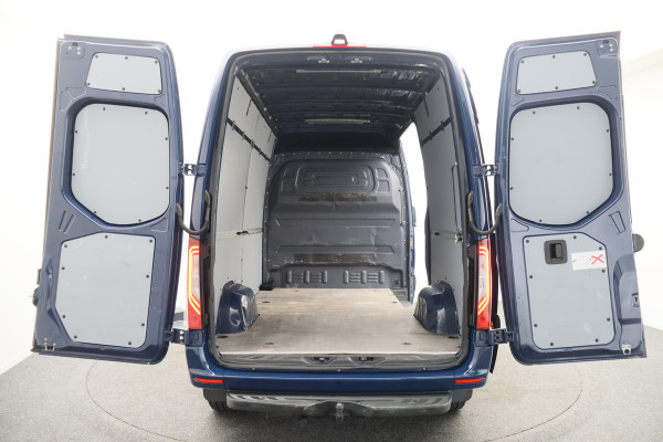 Mercedes-Benz Sprinter 319 3.0 CDI V6 Automaat L2H2 Leer, 3-Zits, LED, Camera, ACC, Airco, Rijstrooksensor, Trekhaak, 18''