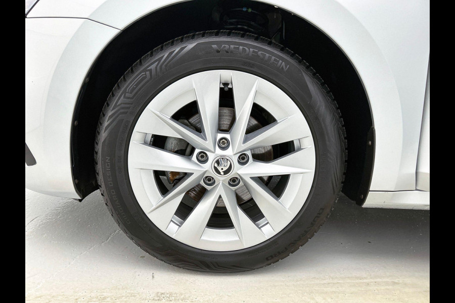 Škoda Octavia Combi 1.5 e-TSI DSG Style | Navigatie | Climate Control | Parkeer Sensoren | Camera | DAB | Cruise control | Lichtmetalen Velgen | Keyless