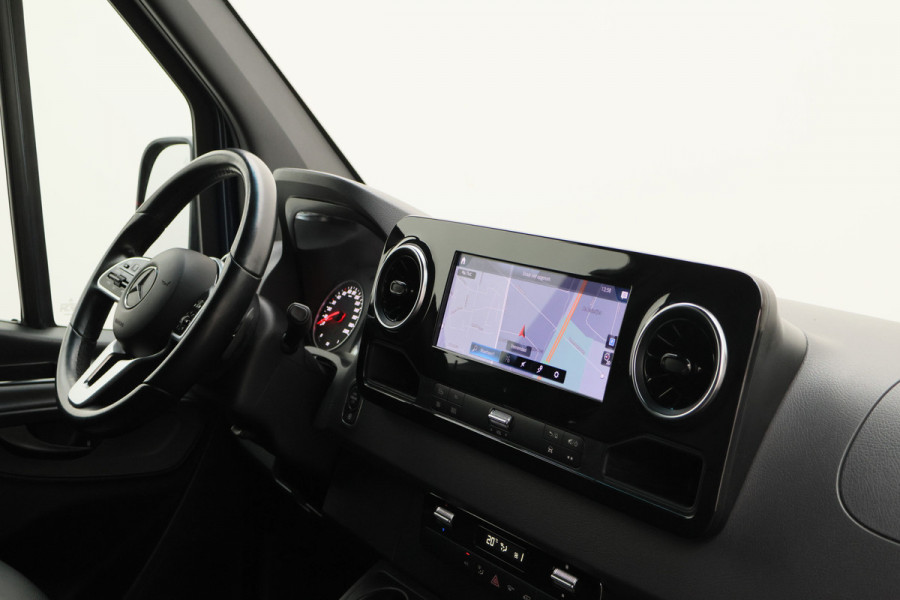 Mercedes-Benz Sprinter 319 3.0 CDI V6 Automaat L2H2 Leer, 3-Zits, LED, Camera, ACC, Airco, Rijstrooksensor, Trekhaak, 18''