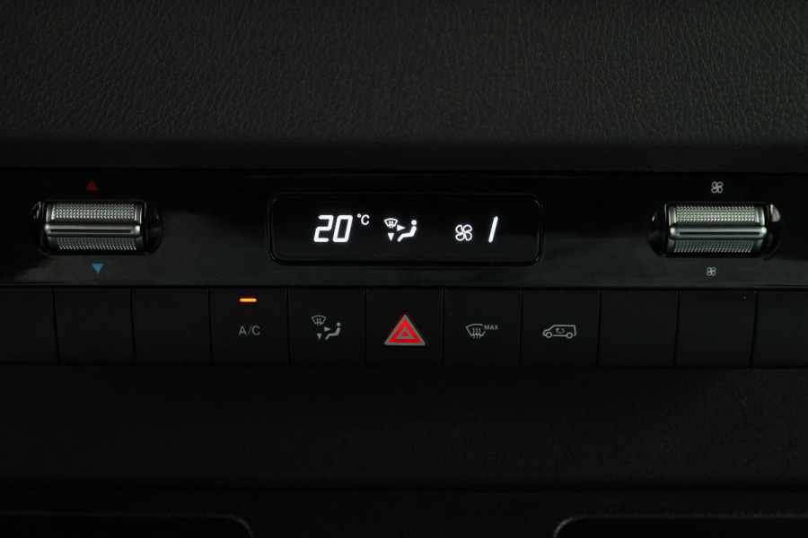 Mercedes-Benz Sprinter 319 3.0 CDI V6 Automaat L2H2 Leer, 3-Zits, LED, Camera, ACC, Airco, Rijstrooksensor, Trekhaak, 18''