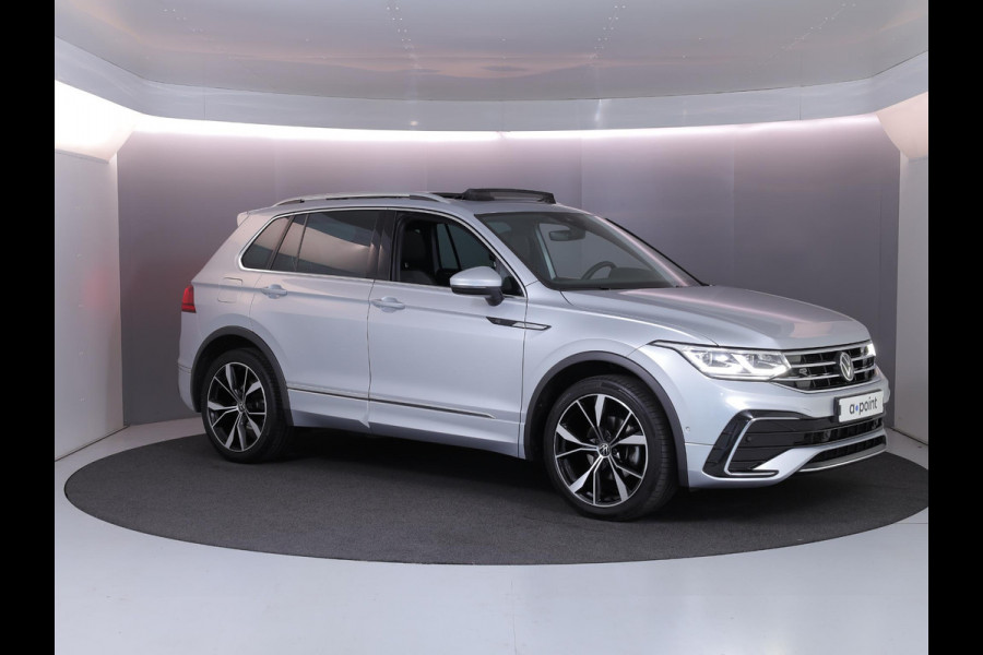 Volkswagen Tiguan 1.5 TSI R-Line 150 pk Automaat (DSG) | Navigatie | Panoramadak | Trekhaak (wegklapbaar) | Parkeersensoren (Park assist) | Achteruitrijcamera | Stoelverwarming | R-Line |