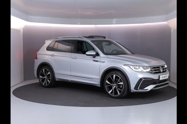 Volkswagen Tiguan 1.5 TSI R-Line 150 pk Automaat (DSG) | Navigatie | Panoramadak | Trekhaak (wegklapbaar) | Parkeersensoren (Park assist) | Achteruitrijcamera | Stoelverwarming | R-Line |