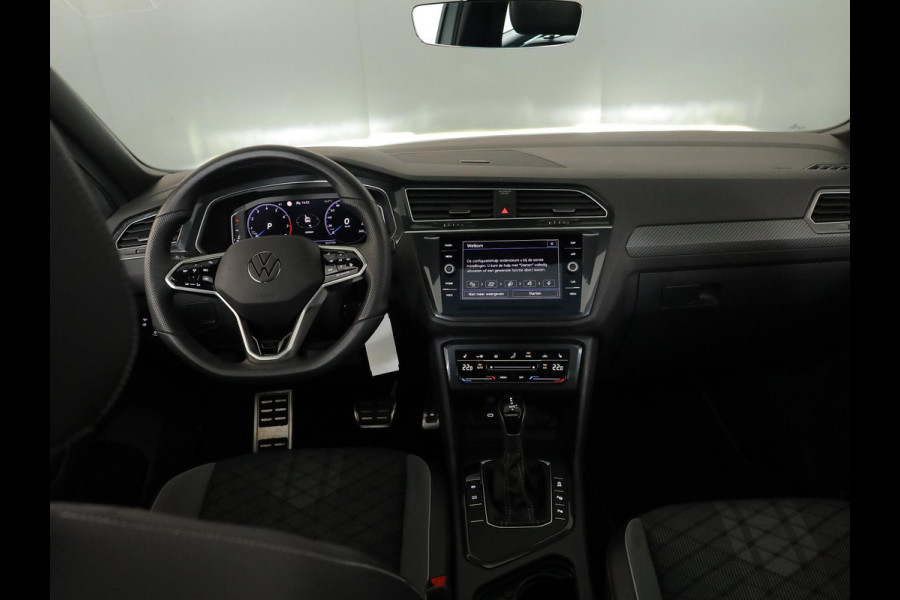 Volkswagen Tiguan 1.5 TSI R-Line 150 pk Automaat (DSG) | Navigatie | Panoramadak | Trekhaak (wegklapbaar) | Parkeersensoren (Park assist) | Achteruitrijcamera | Stoelverwarming | R-Line |