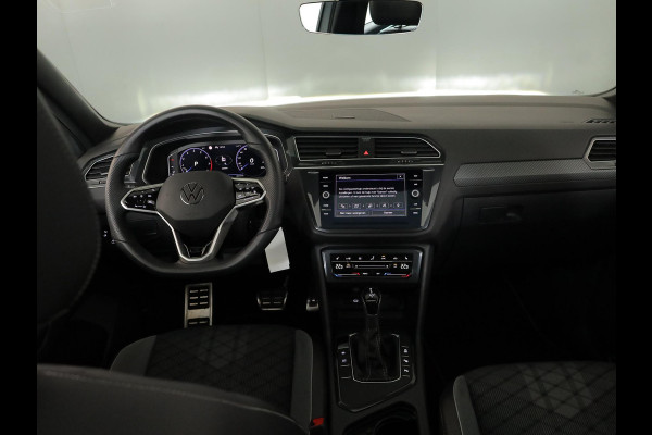 Volkswagen Tiguan 1.5 TSI R-Line 150 pk Automaat (DSG) | Navigatie | Panoramadak | Trekhaak (wegklapbaar) | Parkeersensoren (Park assist) | Achteruitrijcamera | Stoelverwarming | R-Line |