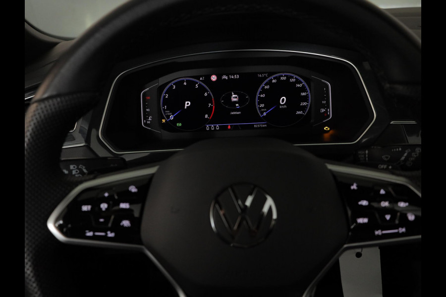 Volkswagen Tiguan 1.5 TSI R-Line 150 pk Automaat (DSG) | Navigatie | Panoramadak | Trekhaak (wegklapbaar) | Parkeersensoren (Park assist) | Achteruitrijcamera | Stoelverwarming | R-Line |