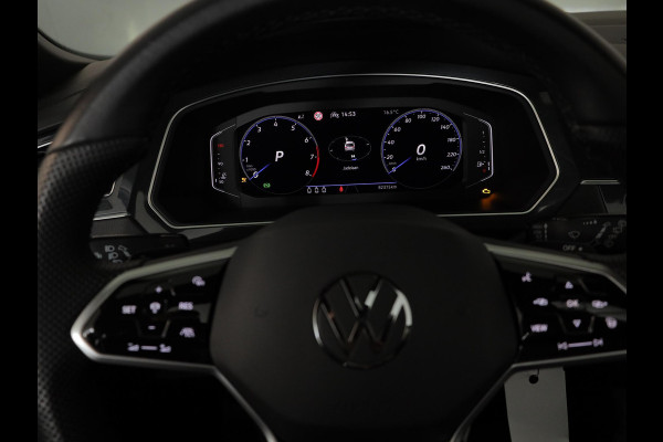 Volkswagen Tiguan 1.5 TSI R-Line 150 pk Automaat (DSG) | Navigatie | Panoramadak | Trekhaak (wegklapbaar) | Parkeersensoren (Park assist) | Achteruitrijcamera | Stoelverwarming | R-Line |