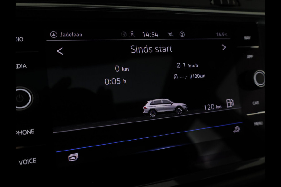 Volkswagen Tiguan 1.5 TSI R-Line 150 pk Automaat (DSG) | Navigatie | Panoramadak | Trekhaak (wegklapbaar) | Parkeersensoren (Park assist) | Achteruitrijcamera | Stoelverwarming | R-Line |