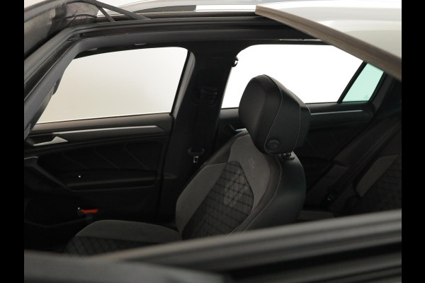 Volkswagen Tiguan 1.5 TSI R-Line 150 pk Automaat (DSG) | Navigatie | Panoramadak | Trekhaak (wegklapbaar) | Parkeersensoren (Park assist) | Achteruitrijcamera | Stoelverwarming | R-Line |
