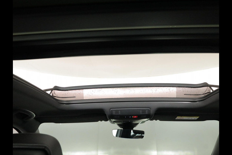 Volkswagen Tiguan 1.5 TSI R-Line 150 pk Automaat (DSG) | Navigatie | Panoramadak | Trekhaak (wegklapbaar) | Parkeersensoren (Park assist) | Achteruitrijcamera | Stoelverwarming | R-Line |