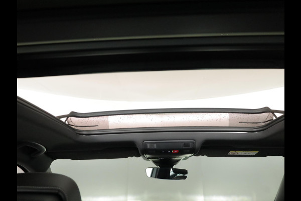 Volkswagen Tiguan 1.5 TSI R-Line 150 pk Automaat (DSG) | Navigatie | Panoramadak | Trekhaak (wegklapbaar) | Parkeersensoren (Park assist) | Achteruitrijcamera | Stoelverwarming | R-Line |