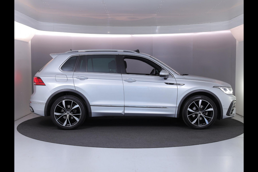 Volkswagen Tiguan 1.5 TSI R-Line 150 pk Automaat (DSG) | Navigatie | Panoramadak | Trekhaak (wegklapbaar) | Parkeersensoren (Park assist) | Achteruitrijcamera | Stoelverwarming | R-Line |