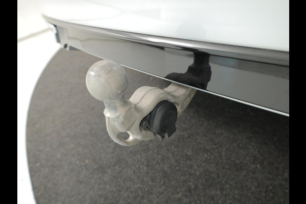 Volkswagen Tiguan 1.5 TSI R-Line 150 pk Automaat (DSG) | Navigatie | Panoramadak | Trekhaak (wegklapbaar) | Parkeersensoren (Park assist) | Achteruitrijcamera | Stoelverwarming | R-Line |