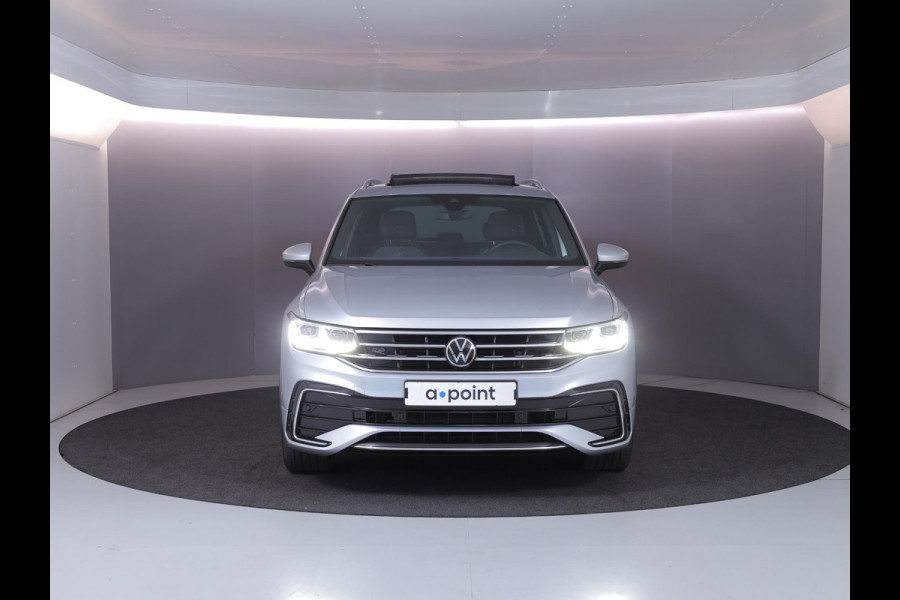 Volkswagen Tiguan 1.5 TSI R-Line 150 pk Automaat (DSG) | Navigatie | Panoramadak | Trekhaak (wegklapbaar) | Parkeersensoren (Park assist) | Achteruitrijcamera | Stoelverwarming | R-Line |