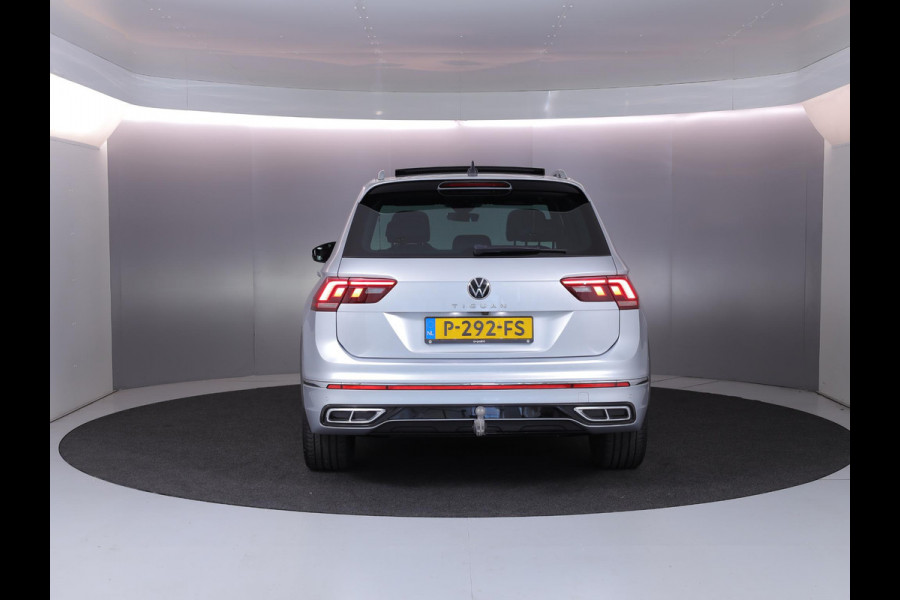 Volkswagen Tiguan 1.5 TSI R-Line 150 pk Automaat (DSG) | Navigatie | Panoramadak | Trekhaak (wegklapbaar) | Parkeersensoren (Park assist) | Achteruitrijcamera | Stoelverwarming | R-Line |