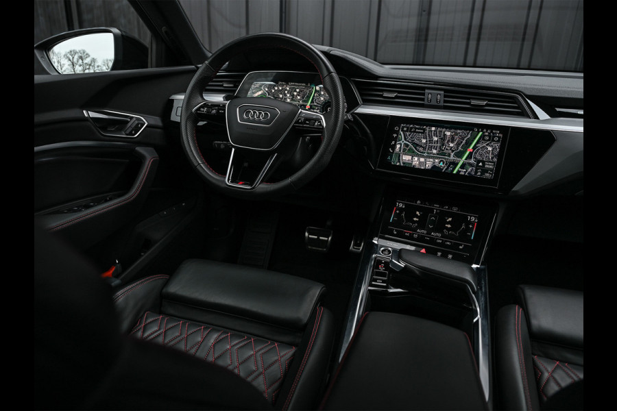 Audi Q8 e-tron 50 quattro S Edition 95 kWh · NL-auto · Panoramadak · RS-seats · Memory seats · Leder · Adaptive cruise · Keyless · Stuurverwarm
