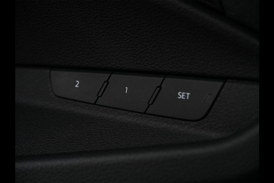 Audi Q8 e-tron 50 quattro S Edition 95 kWh · NL-auto · Panoramadak · RS-seats · Memory seats · Leder · Adaptive cruise · Keyless · Stuurverwarm