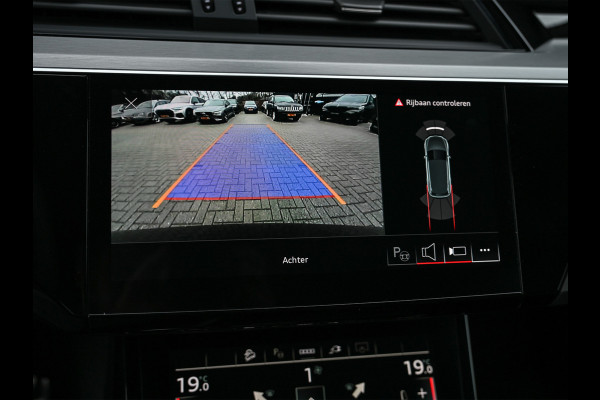 Audi Q8 e-tron 50 quattro S Edition 95 kWh · NL-auto · Panoramadak · RS-seats · Memory seats · Leder · Adaptive cruise · Keyless · Stuurverwarm