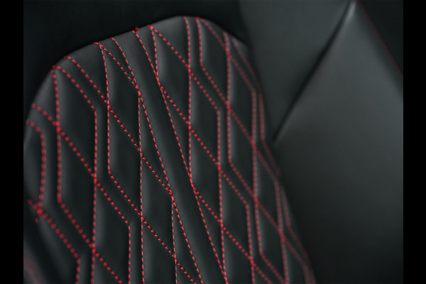 Audi Q8 e-tron 50 quattro S Edition 95 kWh · NL-auto · Panoramadak · RS-seats · Memory seats · Leder · Adaptive cruise · Keyless · Stuurverwarm