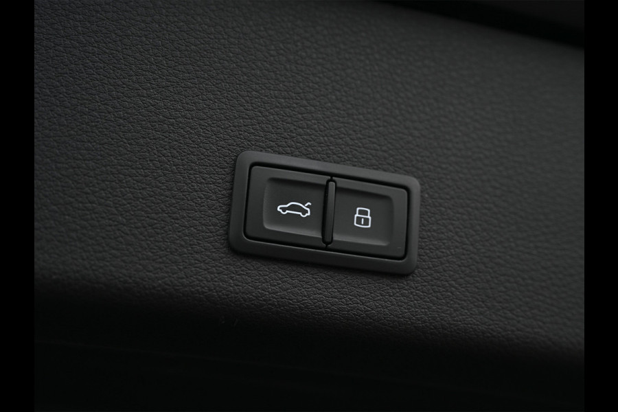 Audi Q8 e-tron 50 quattro S Edition 95 kWh · NL-auto · Panoramadak · RS-seats · Memory seats · Leder · Adaptive cruise · Keyless · Stuurverwarm