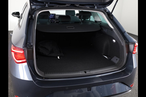 Seat Leon Sportstourer 1.5 TSI e-Hybrid Style Business Intense | Magnetic Tech Metallic | Matrix LED Koplampen