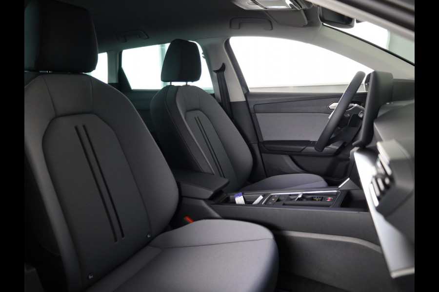 Seat Leon Sportstourer 1.5 TSI e-Hybrid Style Business Intense | Magnetic Tech Metallic | Matrix LED Koplampen