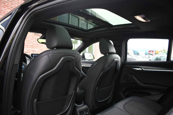 BMW X2 xDrive25e M-Sport Pano HUD El-zetels Camera Carplay 19inch