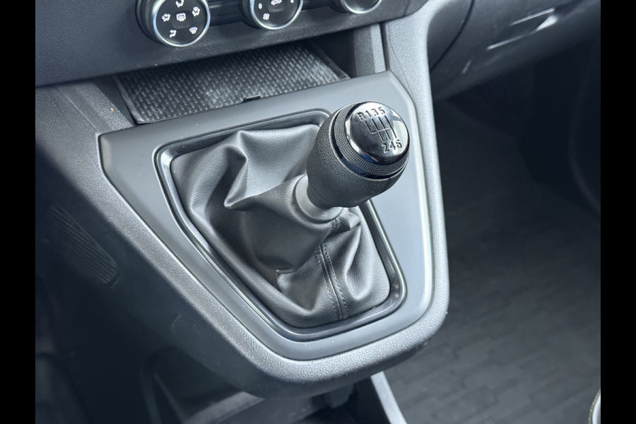 Renault Kangoo D 96pk €0,- BTW/BPM !! Luxe Navi Airco Camera 1/2 Leer Trekhaak Euro 6 Apple Carplay Android PDC Cruise Control Lmv Pure-Vision  1.5DCi Betonplexvloer Wandbetimmering Achterdeuren Schuifdeuren Sidebars Priv.Glass Licht-Regensensor Mistlampen Nieuwe Model 1.500KG Trekgewicht 1e Eigenaar Origineel Nederlandse Auto EURO 6 Nieuw ruim €34.000 euro!