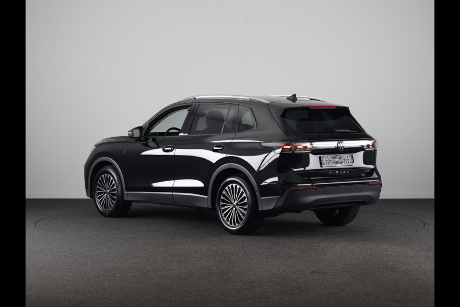 Volkswagen Tiguan 1.5 eTSI Life Edition GOAL 130 pk Automaat (DSG) | Navigatie | Trekhaak (wegklapbaar) | Parkeersensoren (Park assist) | Rondomzicht camera | Stoelverwarming |
