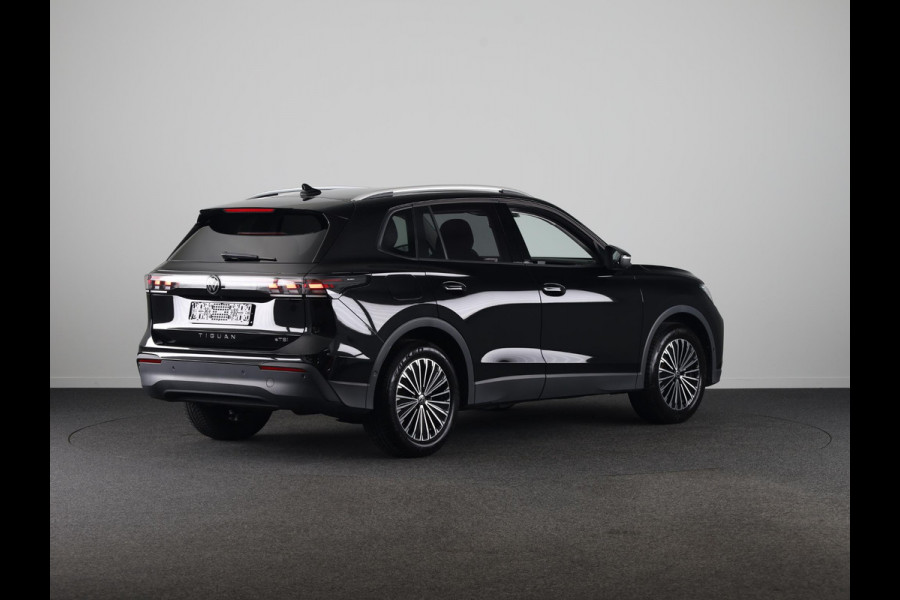Volkswagen Tiguan 1.5 eTSI Life Edition GOAL 130 pk Automaat (DSG) | Navigatie | Trekhaak (wegklapbaar) | Parkeersensoren (Park assist) | Rondomzicht camera | Stoelverwarming |