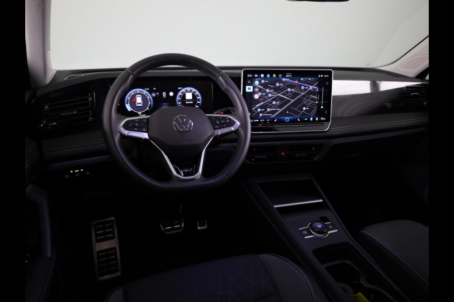 Volkswagen Tiguan 1.5 eTSI Life Edition GOAL 130 pk Automaat (DSG) | Navigatie | Trekhaak (wegklapbaar) | Parkeersensoren (Park assist) | Rondomzicht camera | Stoelverwarming |