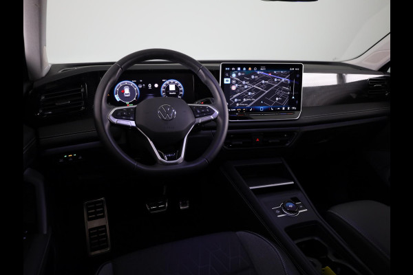 Volkswagen Tiguan 1.5 eTSI Life Edition GOAL 130 pk Automaat (DSG) | Navigatie | Trekhaak (wegklapbaar) | Parkeersensoren (Park assist) | Rondomzicht camera | Stoelverwarming |