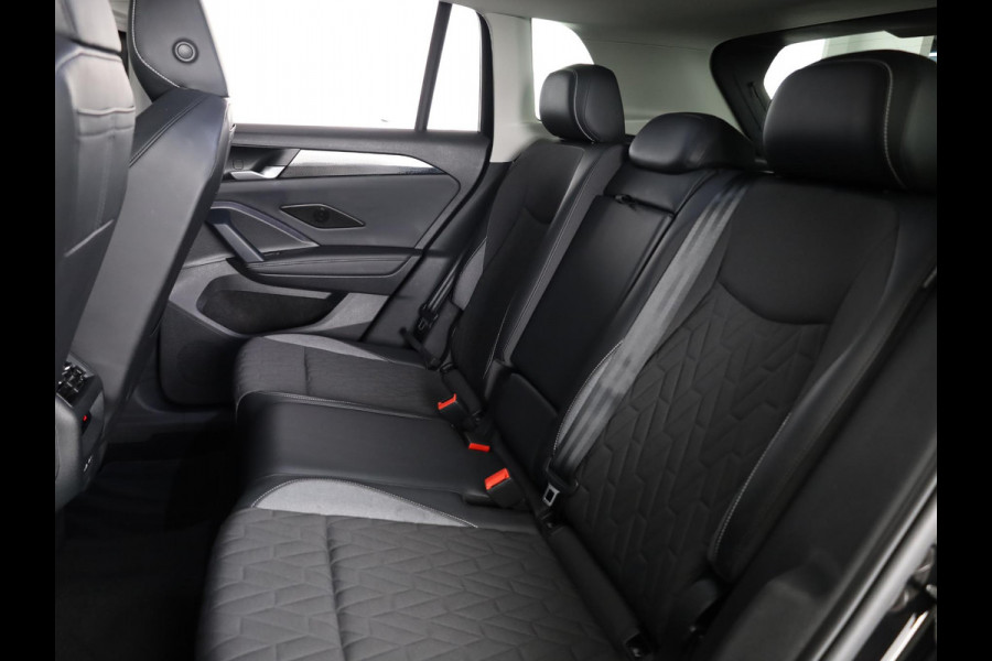 Volkswagen Tiguan 1.5 eTSI Life Edition GOAL 130 pk Automaat (DSG) | Navigatie | Trekhaak (wegklapbaar) | Parkeersensoren (Park assist) | Rondomzicht camera | Stoelverwarming |