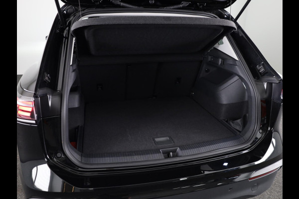 Volkswagen Tiguan 1.5 eTSI Life Edition GOAL 130 pk Automaat (DSG) | Navigatie | Trekhaak (wegklapbaar) | Parkeersensoren (Park assist) | Rondomzicht camera | Stoelverwarming |