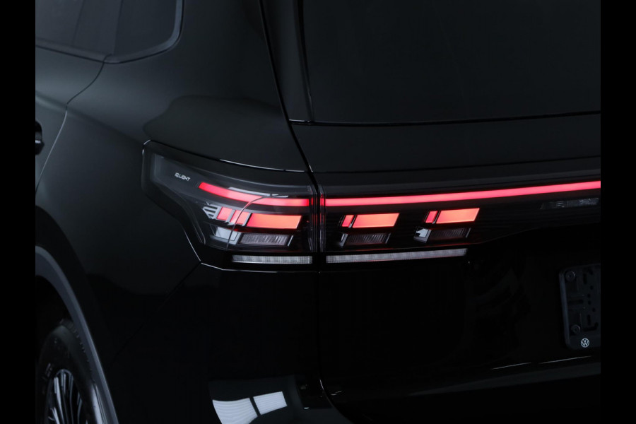 Volkswagen Tiguan 1.5 eTSI Life Edition GOAL 130 pk Automaat (DSG) | Navigatie | Trekhaak (wegklapbaar) | Parkeersensoren (Park assist) | Rondomzicht camera | Stoelverwarming |