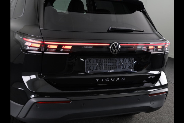 Volkswagen Tiguan 1.5 eTSI Life Edition GOAL 130 pk Automaat (DSG) | Navigatie | Trekhaak (wegklapbaar) | Parkeersensoren (Park assist) | Rondomzicht camera | Stoelverwarming |
