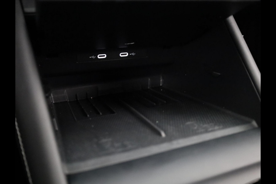 Volkswagen Tiguan 1.5 eTSI Life Edition GOAL 130 pk Automaat (DSG) | Navigatie | Trekhaak (wegklapbaar) | Parkeersensoren (Park assist) | Rondomzicht camera | Stoelverwarming |