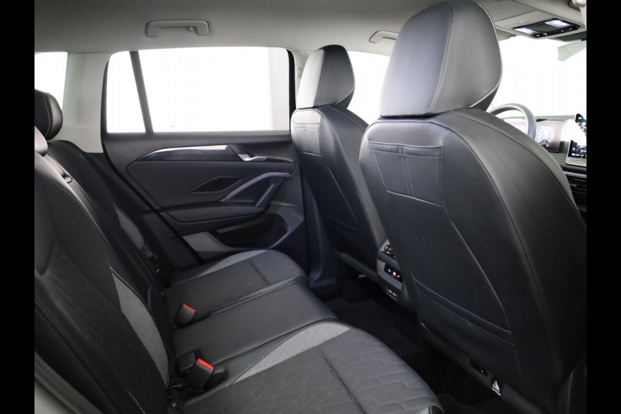 Volkswagen Tiguan 1.5 eTSI Life Edition GOAL 130 pk Automaat (DSG) | Navigatie | Trekhaak (wegklapbaar) | Parkeersensoren (Park assist) | Rondomzicht camera | Stoelverwarming |