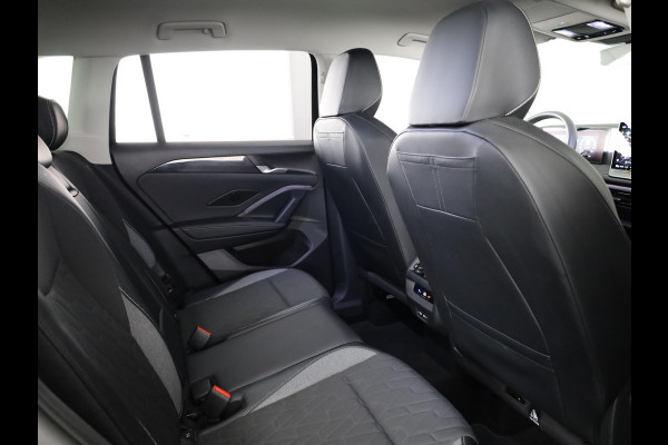 Volkswagen Tiguan 1.5 eTSI Life Edition GOAL 130 pk Automaat (DSG) | Navigatie | Trekhaak (wegklapbaar) | Parkeersensoren (Park assist) | Rondomzicht camera | Stoelverwarming |