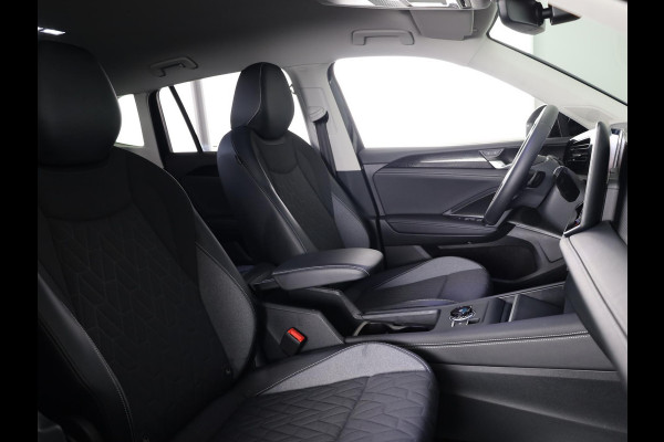 Volkswagen Tiguan 1.5 eTSI Life Edition GOAL 130 pk Automaat (DSG) | Navigatie | Trekhaak (wegklapbaar) | Parkeersensoren (Park assist) | Rondomzicht camera | Stoelverwarming |