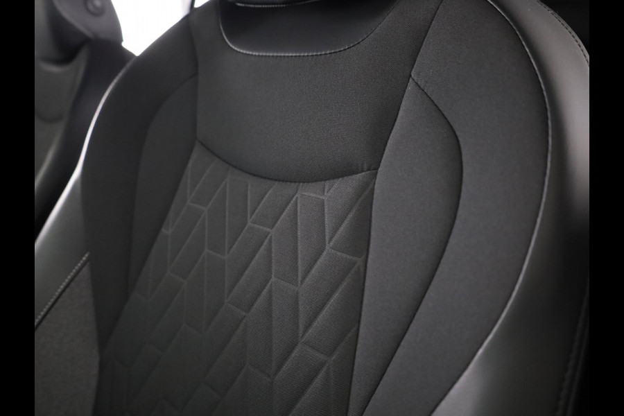 Volkswagen Tiguan 1.5 eTSI Life Edition GOAL 130 pk Automaat (DSG) | Navigatie | Trekhaak (wegklapbaar) | Parkeersensoren (Park assist) | Rondomzicht camera | Stoelverwarming |