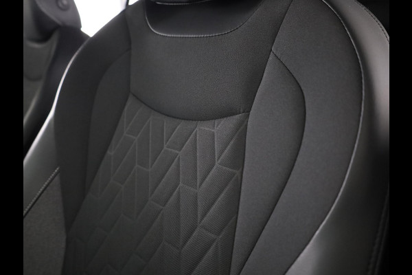 Volkswagen Tiguan 1.5 eTSI Life Edition GOAL 130 pk Automaat (DSG) | Navigatie | Trekhaak (wegklapbaar) | Parkeersensoren (Park assist) | Rondomzicht camera | Stoelverwarming |